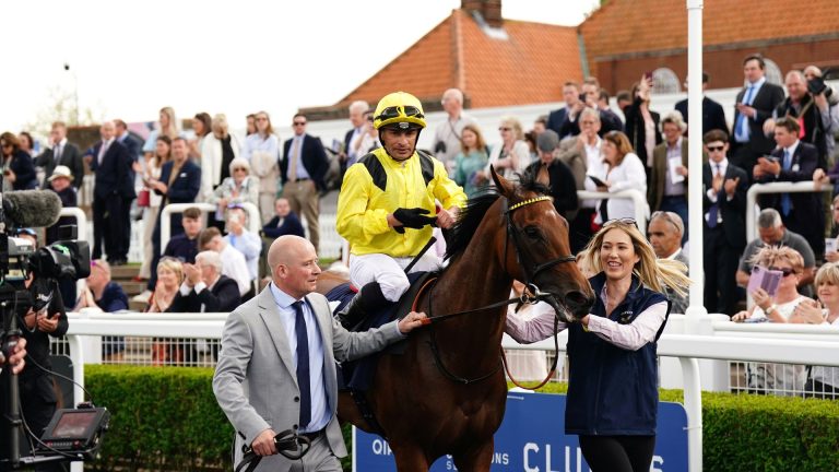 Elmalka swoops late for 1000 Guineas glory